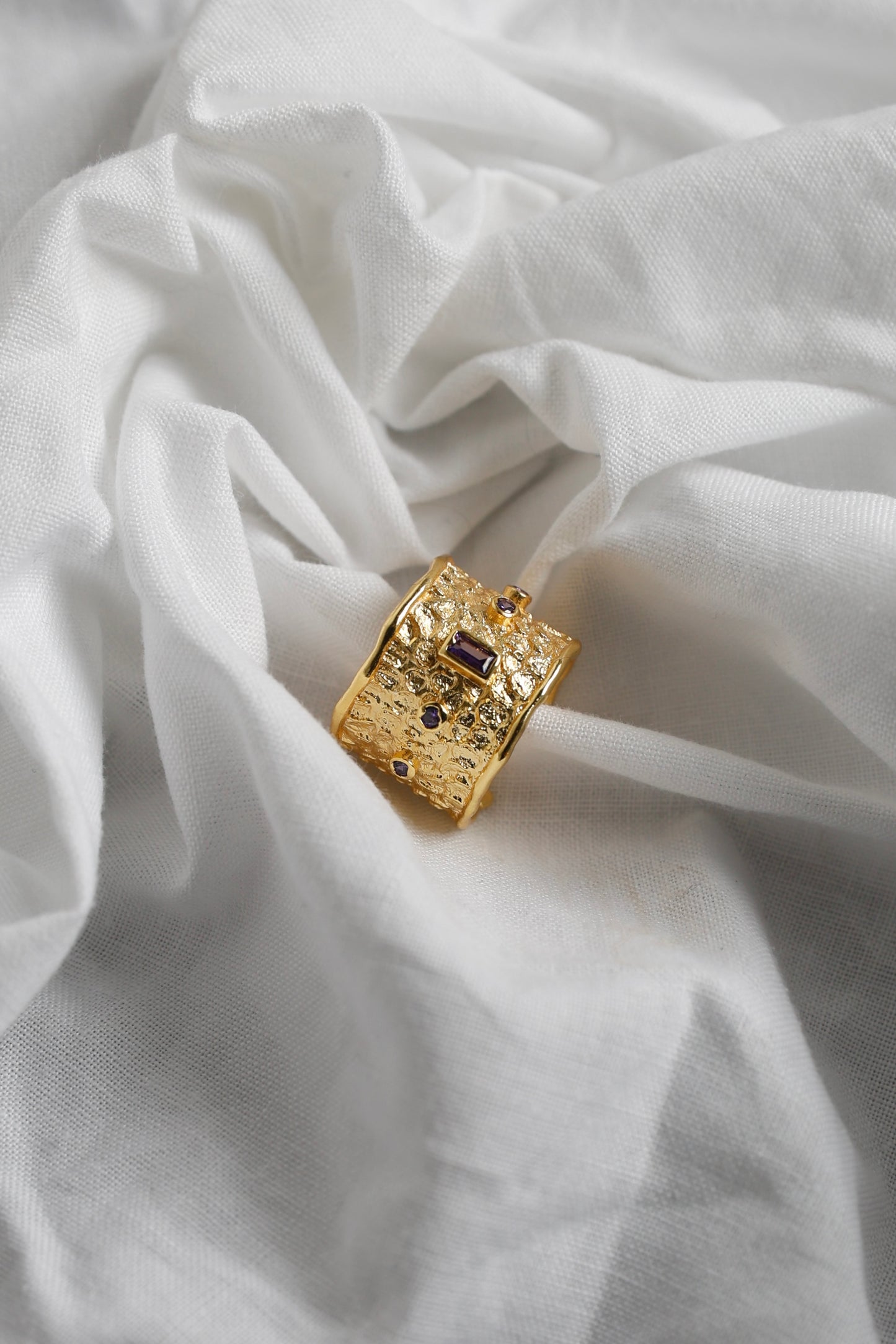 ANILLO RECTANGULO MORADO