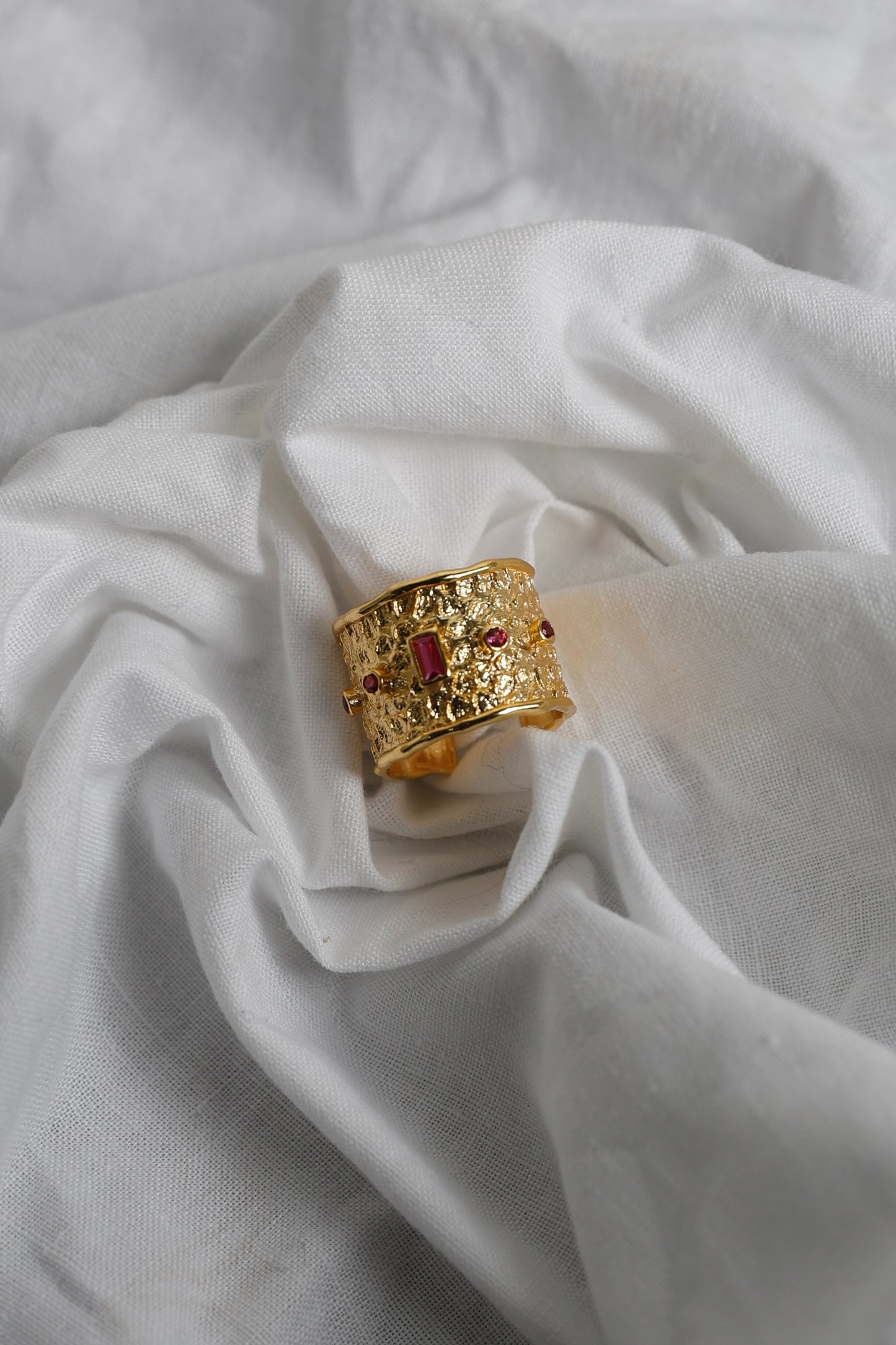 ANILLO RECTANGULO FUCSIA