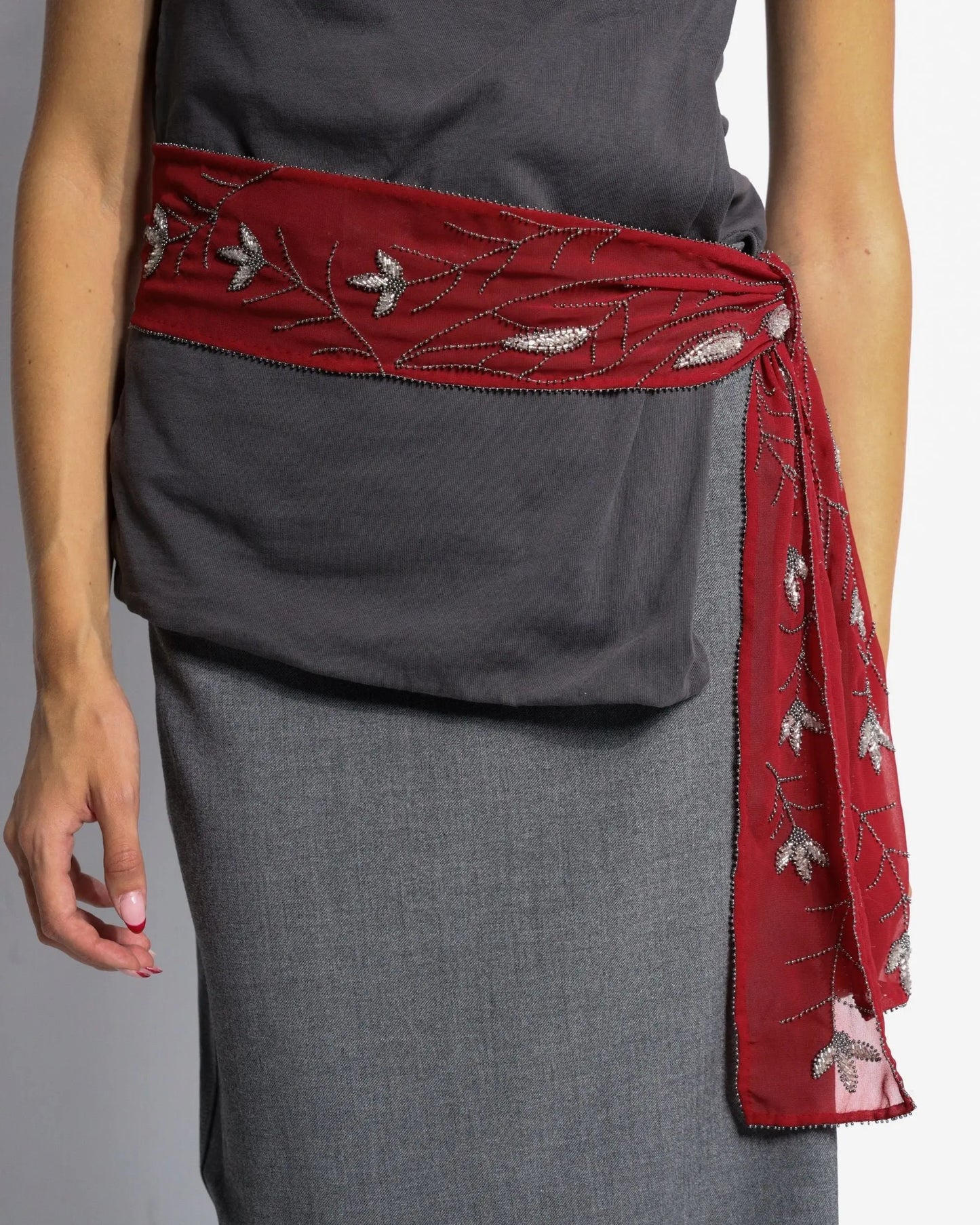 COLLAR BUFANDA BORDADO GRANATE Bybel