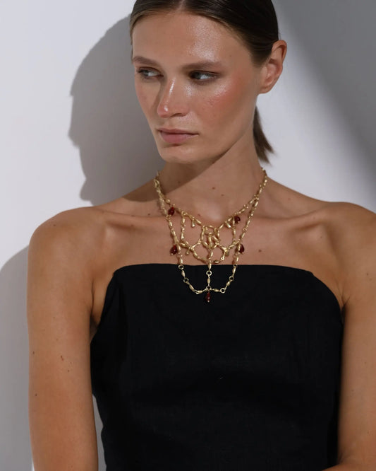 COLLAR ENLAZADO GRANATE Bybel