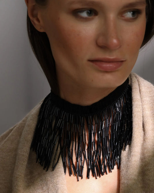 COLLAR ETNICO NEGRO Bybel