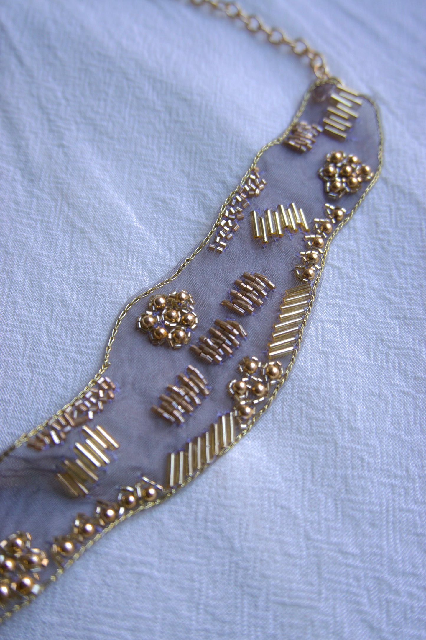 COLLAR ORGANZA ABALORIOS ORO