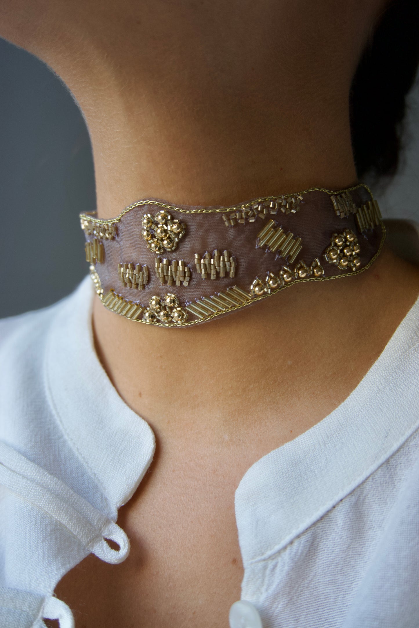 COLLAR ORGANZA ABALORIOS ORO