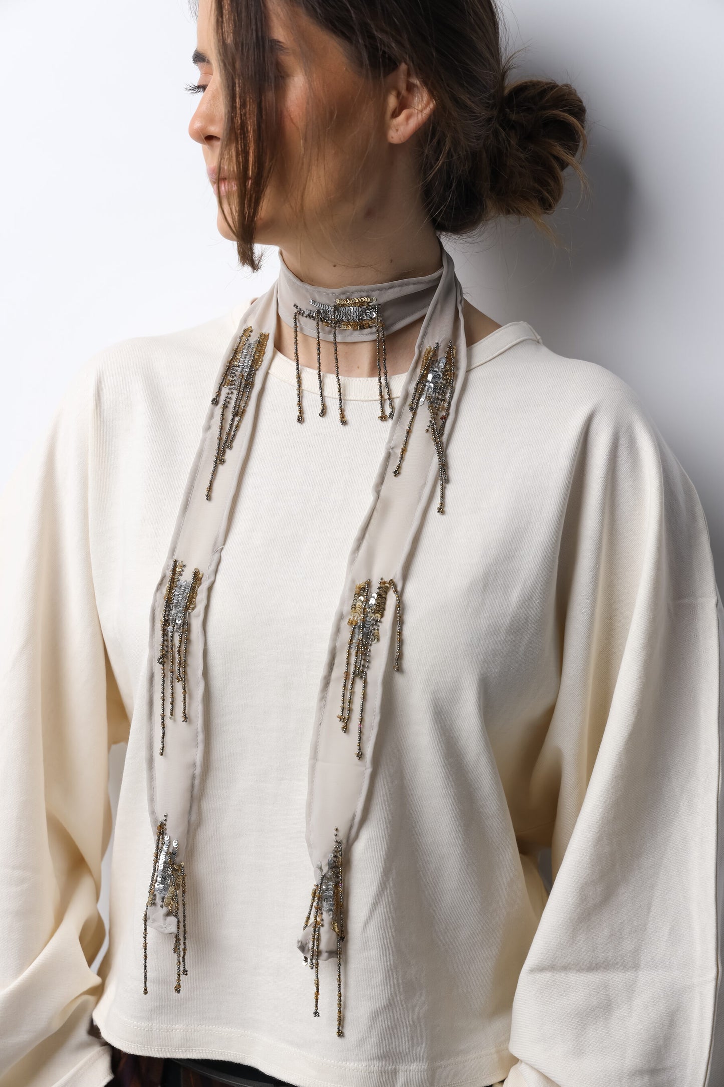 Collar Organza Flecos Gris