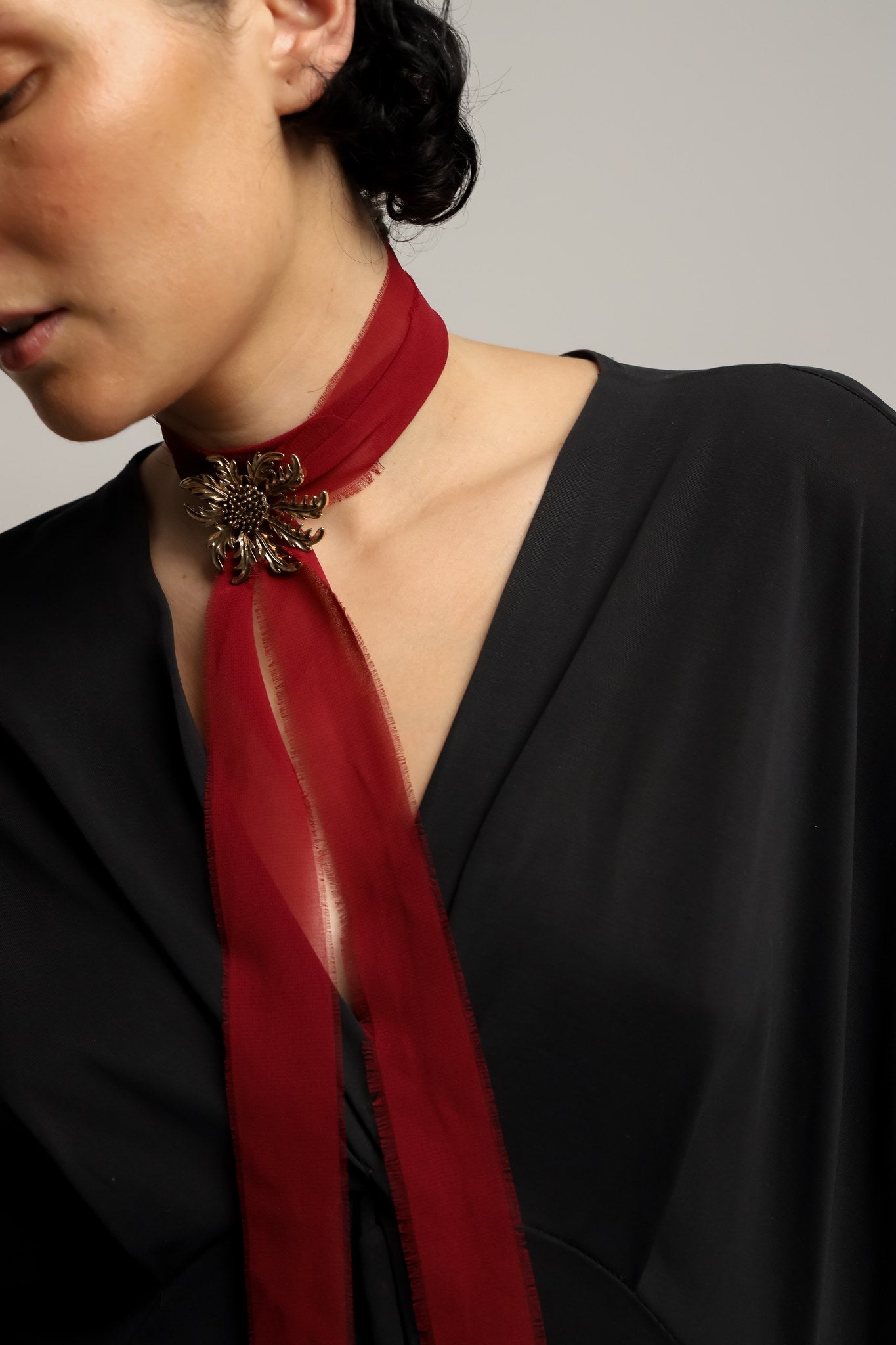 Collar Organza Granate Broche