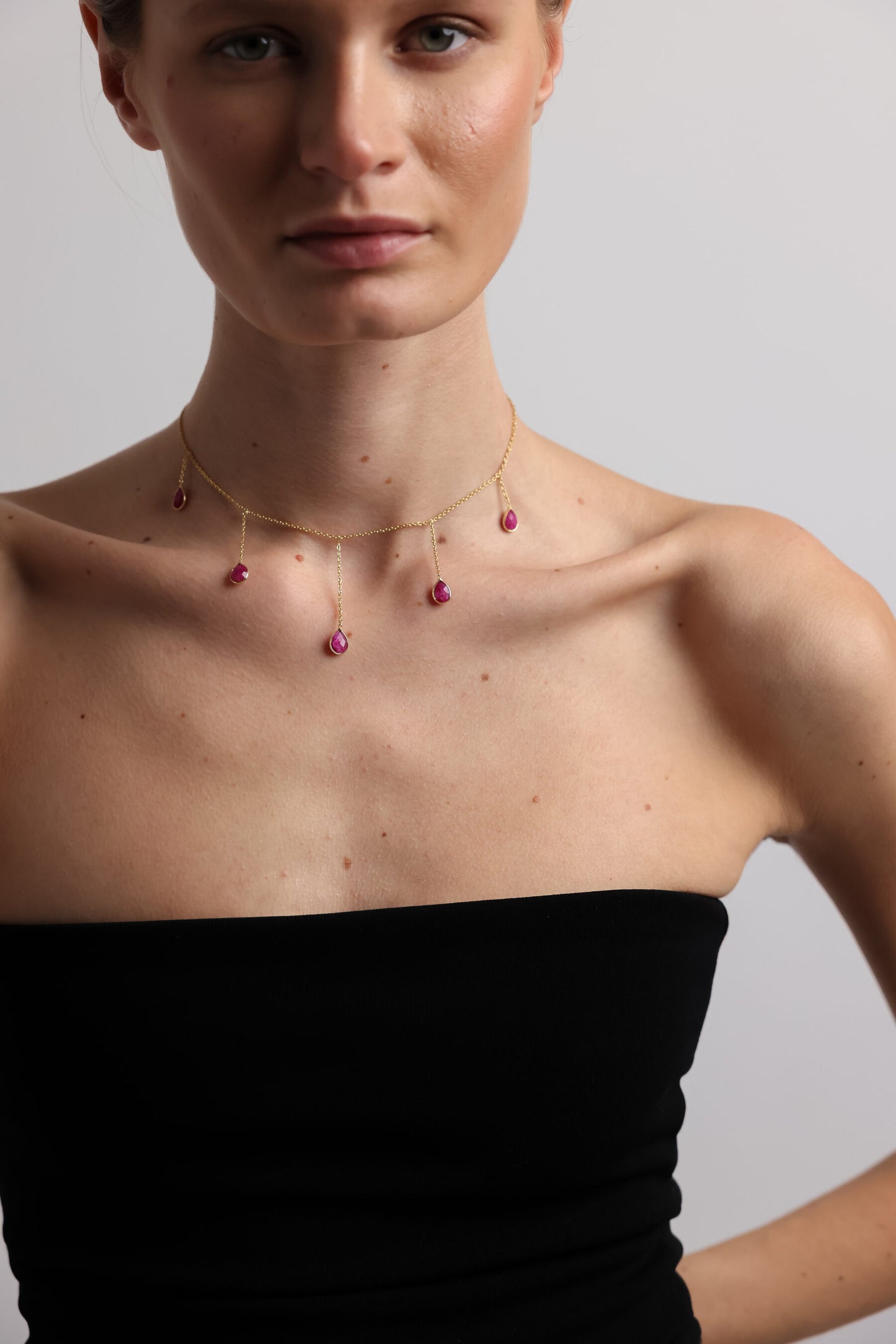 COLLAR LÁGRIMAS FUCSIA I The New Gallery