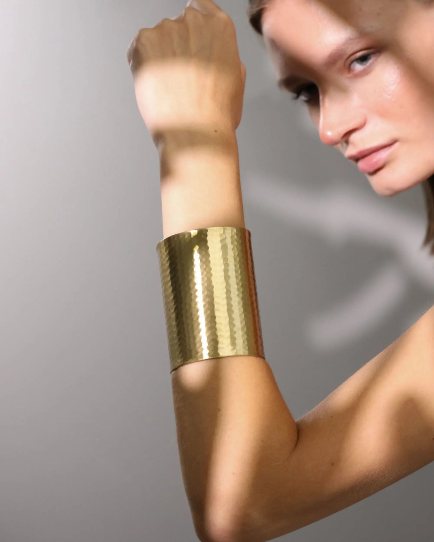 BRAZALETE RIGIDO ORO Bybel-brand