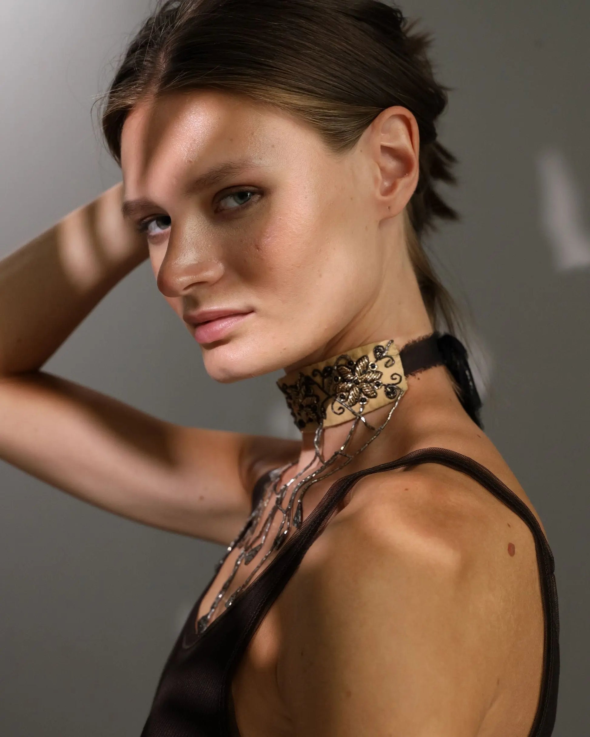 CHOKER BORDADO FLORES Bybel
