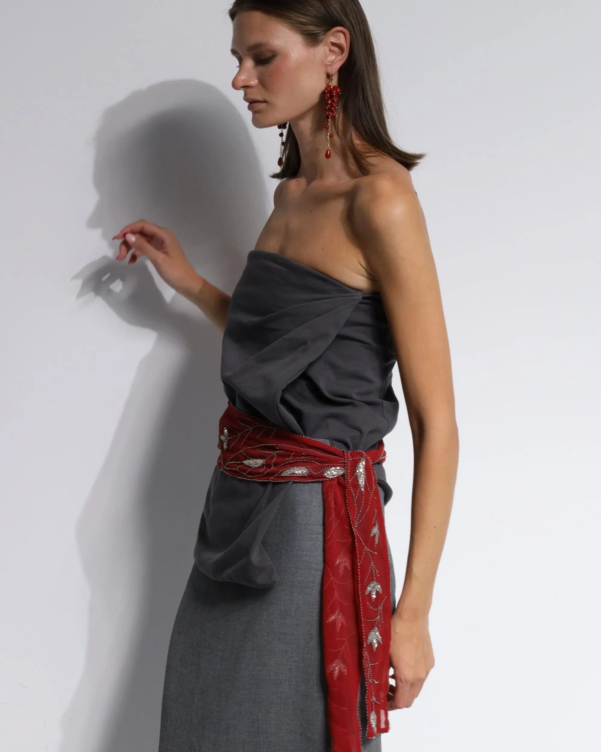 COLLAR BUFANDA BORDADO GRANATE Bybel