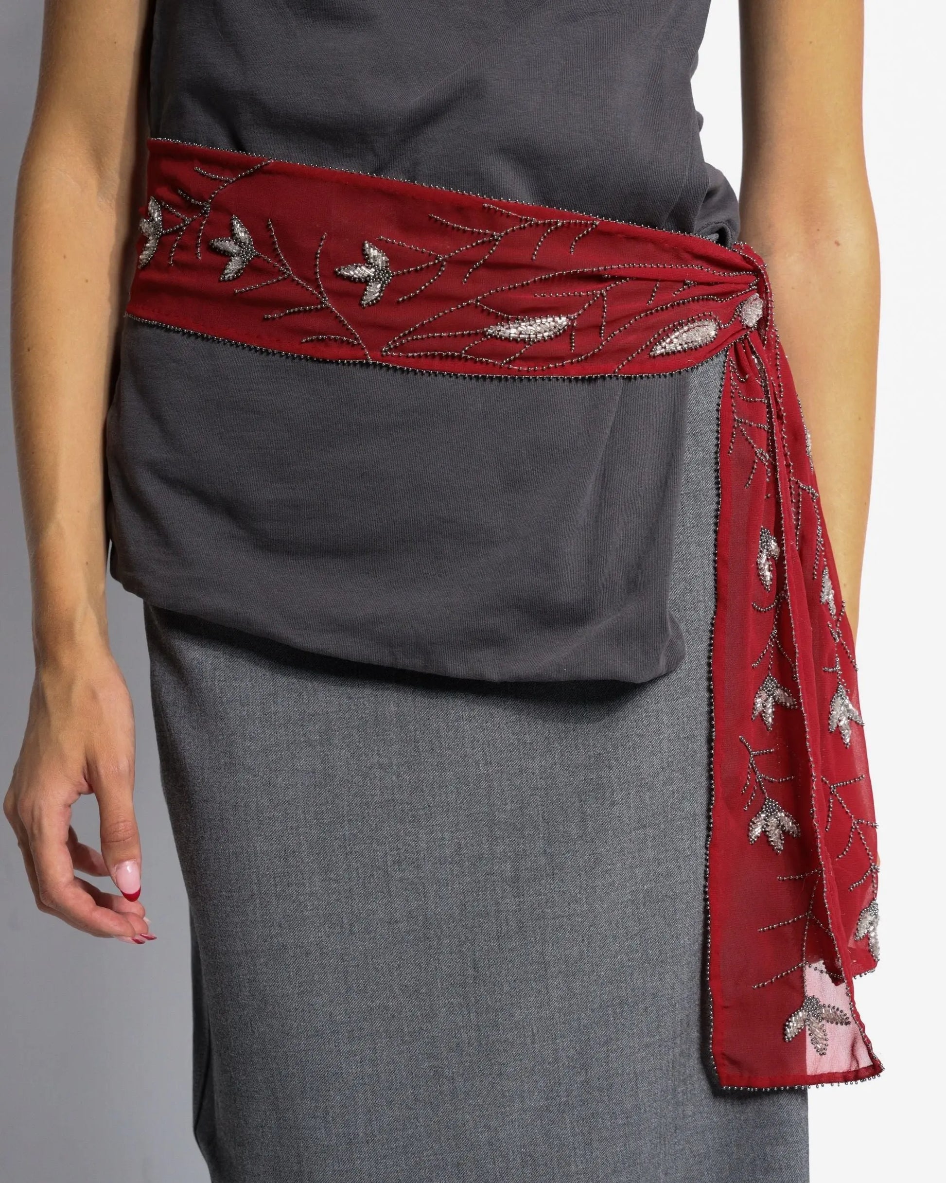 COLLAR BUFANDA BORDADO GRANATE Bybel