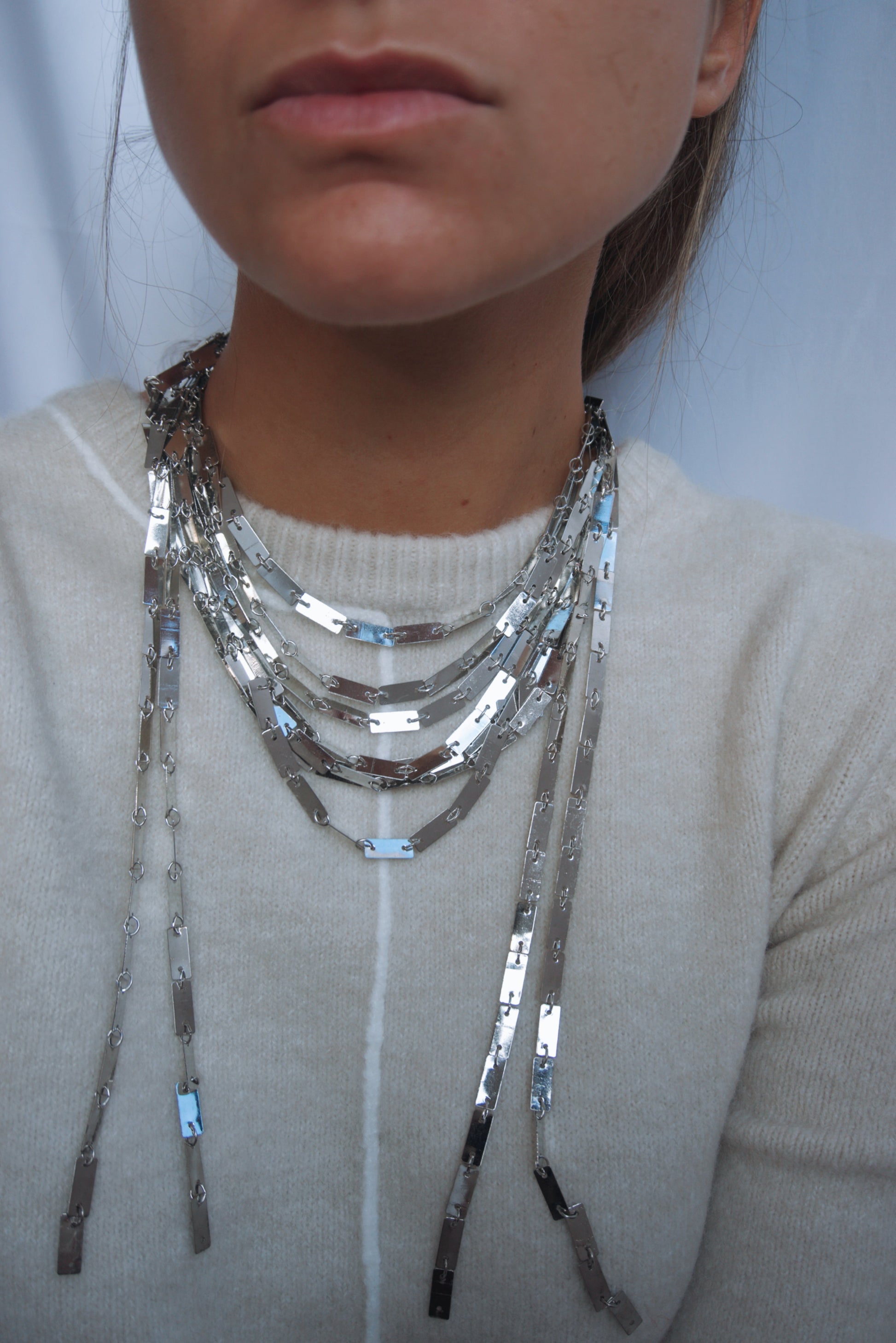 COLLAR CHAPAS PLATA Bybel-brand