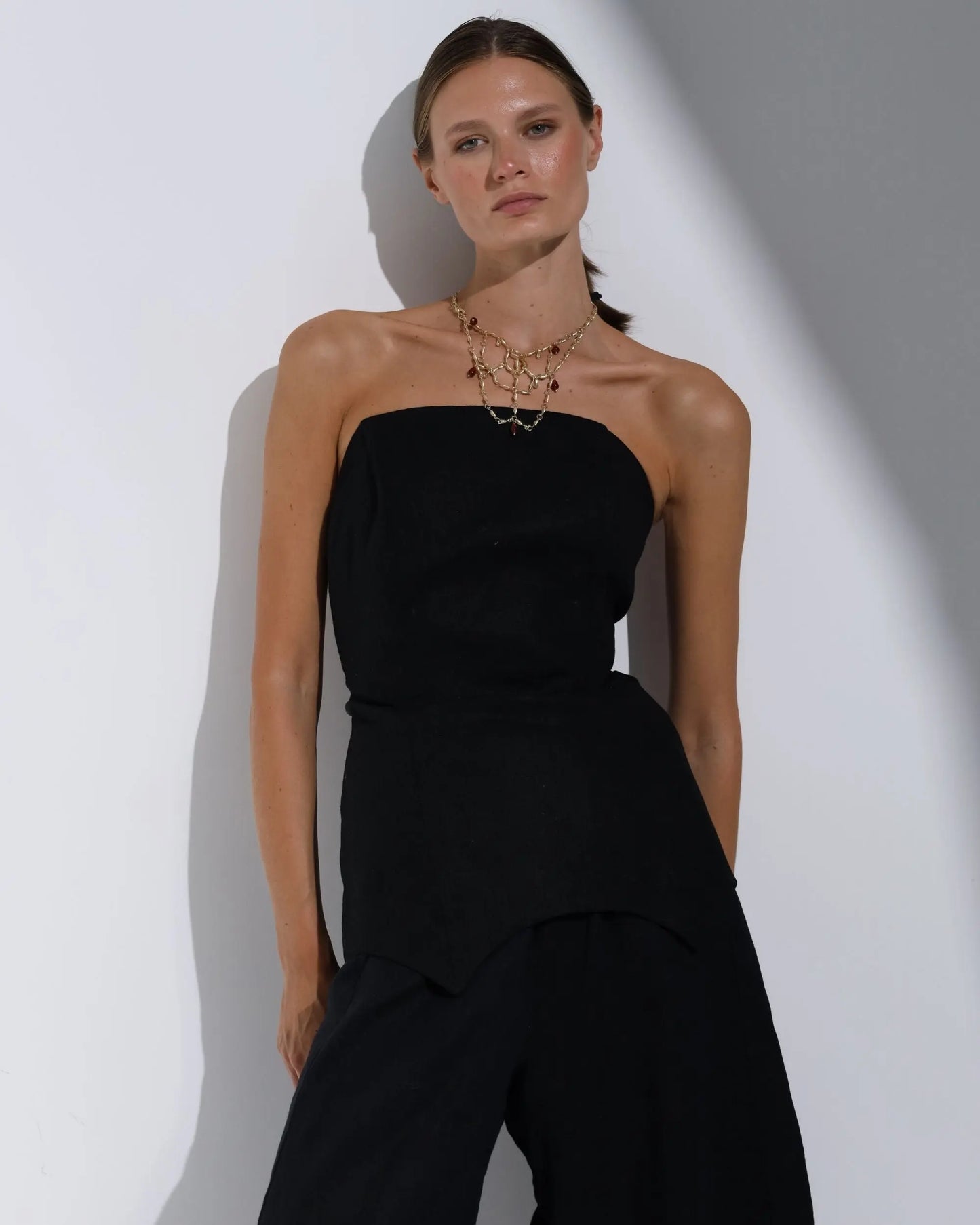COLLAR ENLAZADO GRANATE Bybel
