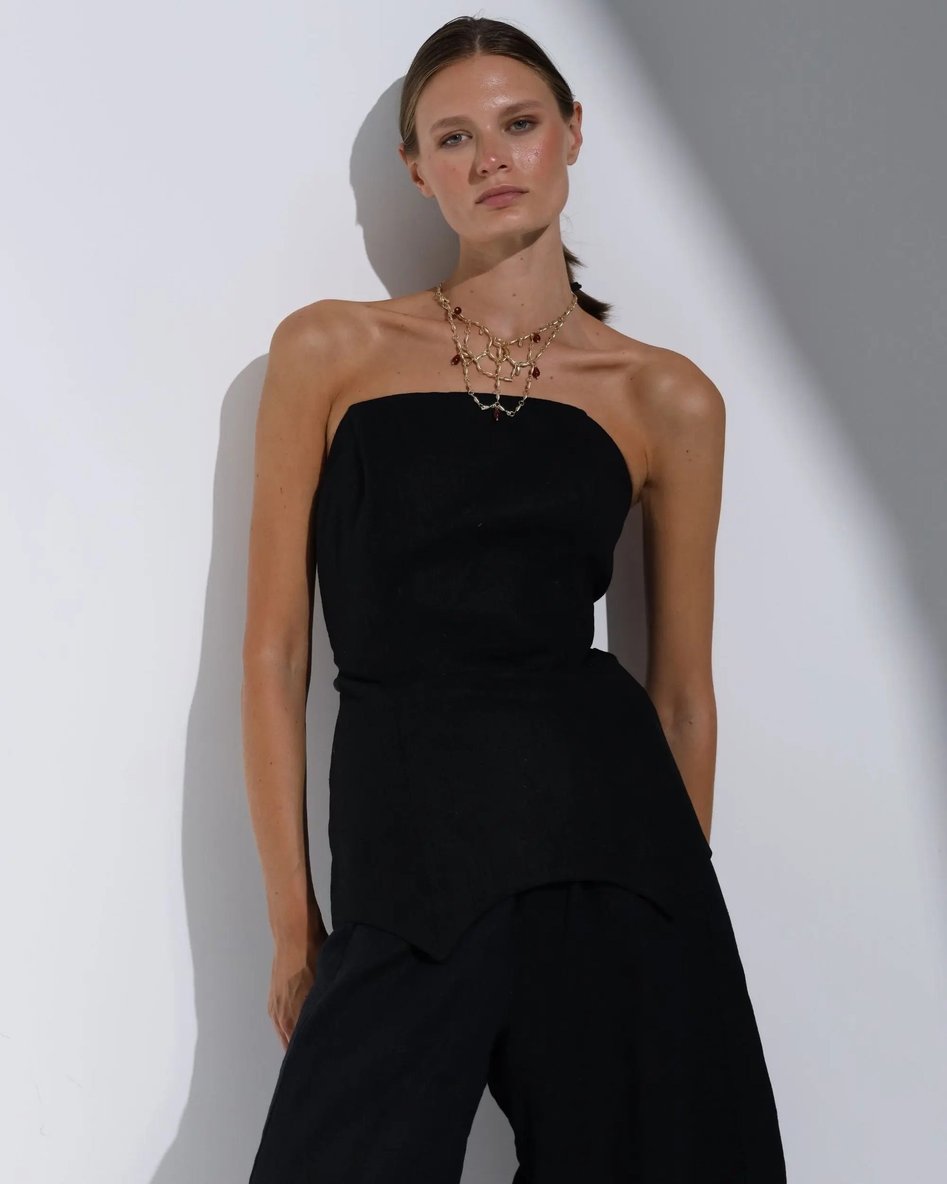 COLLAR ENLAZADO GRANATE Bybel