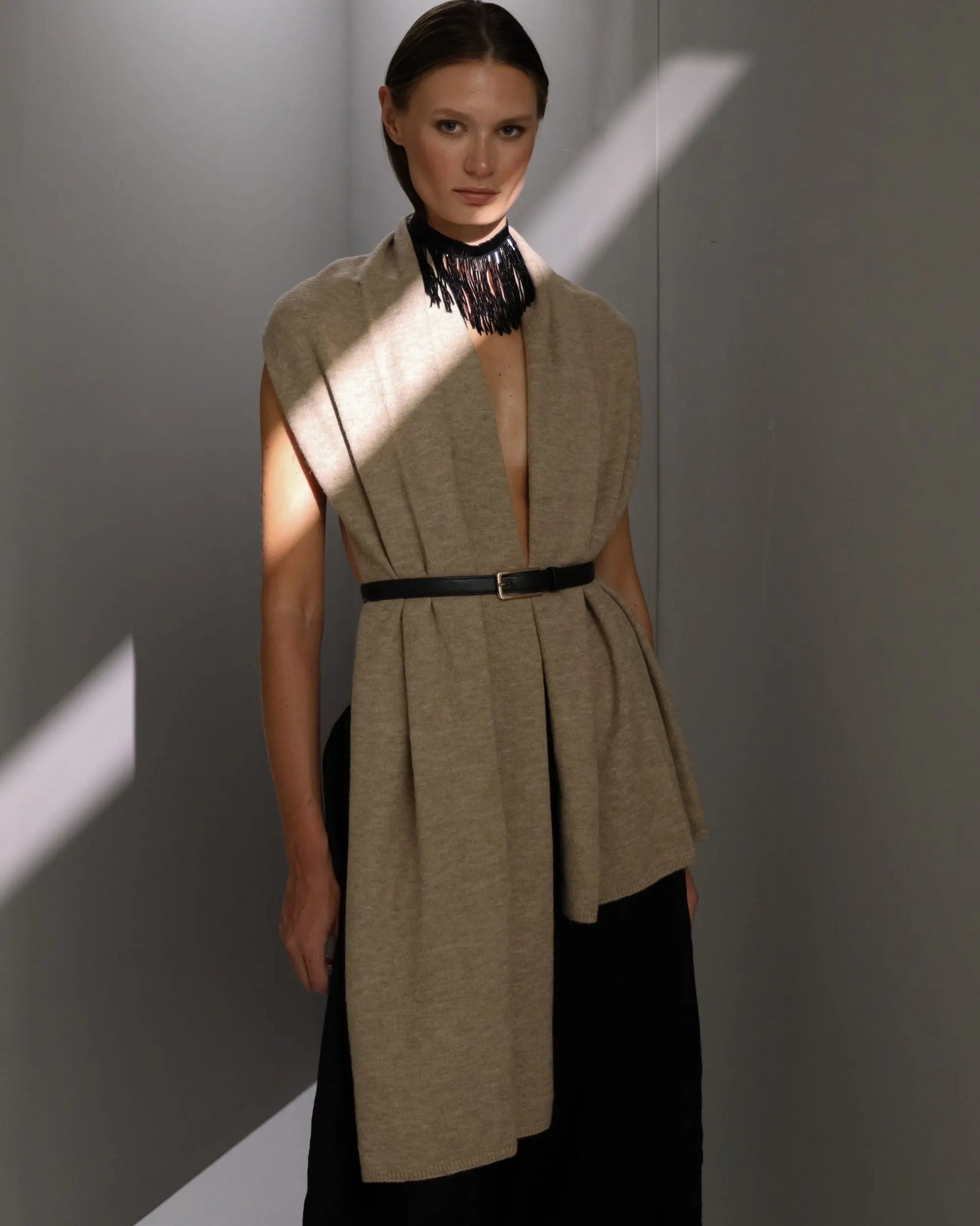 COLLAR ETNICO NEGRO Bybel