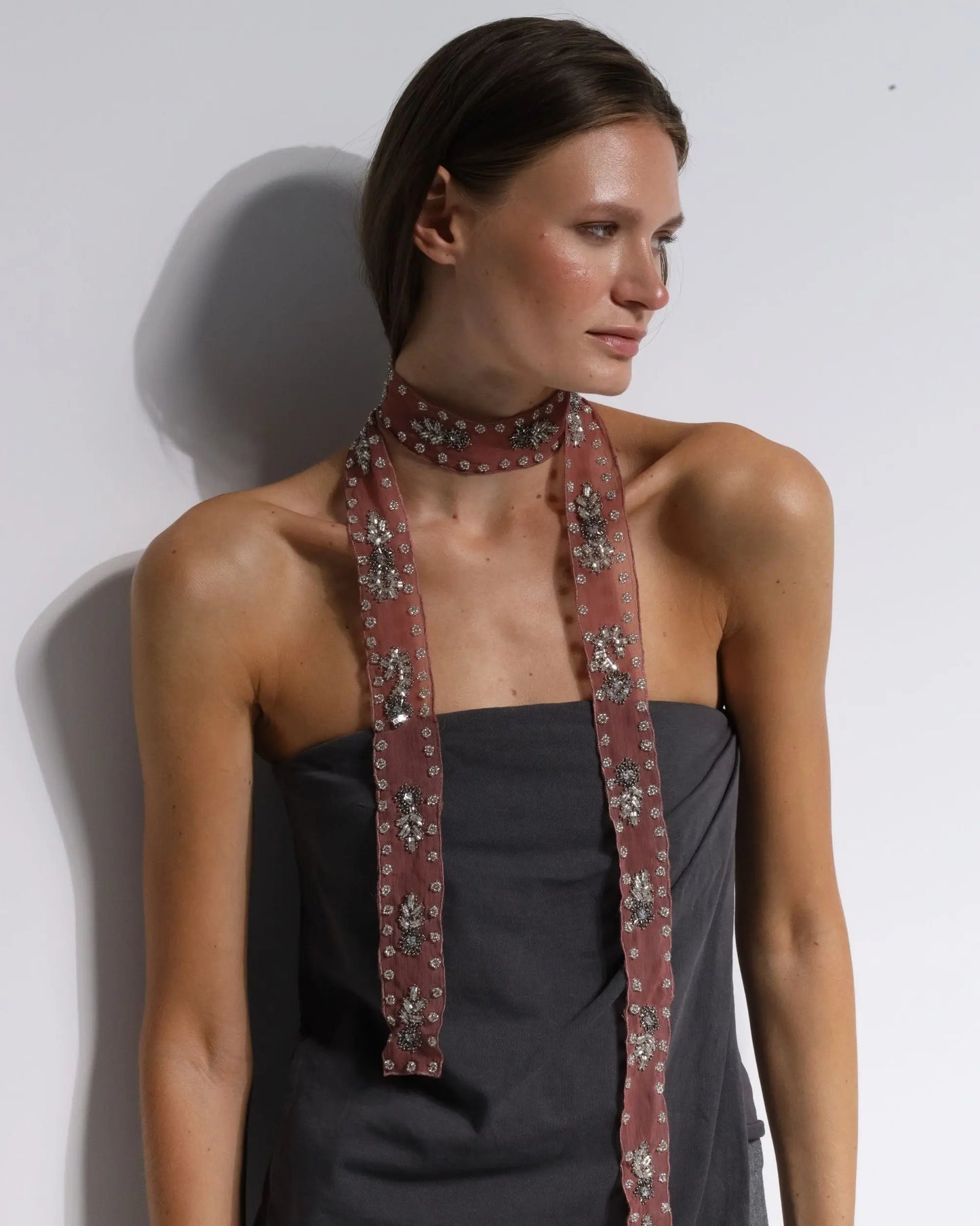 COLLAR ORGANZA BORDADO ROSA Bybel