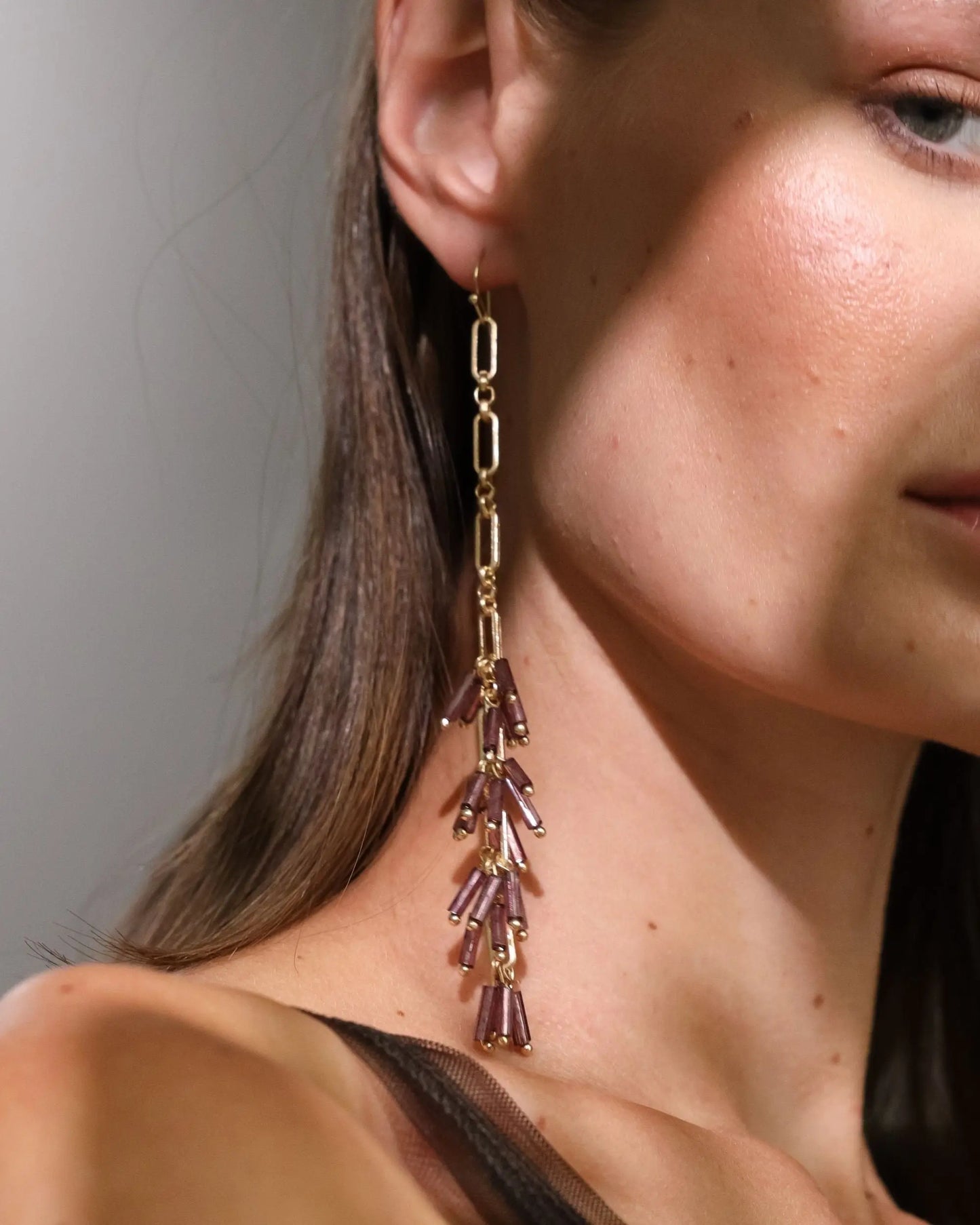 PENDIENTES TIRAS MORADO Bybel
