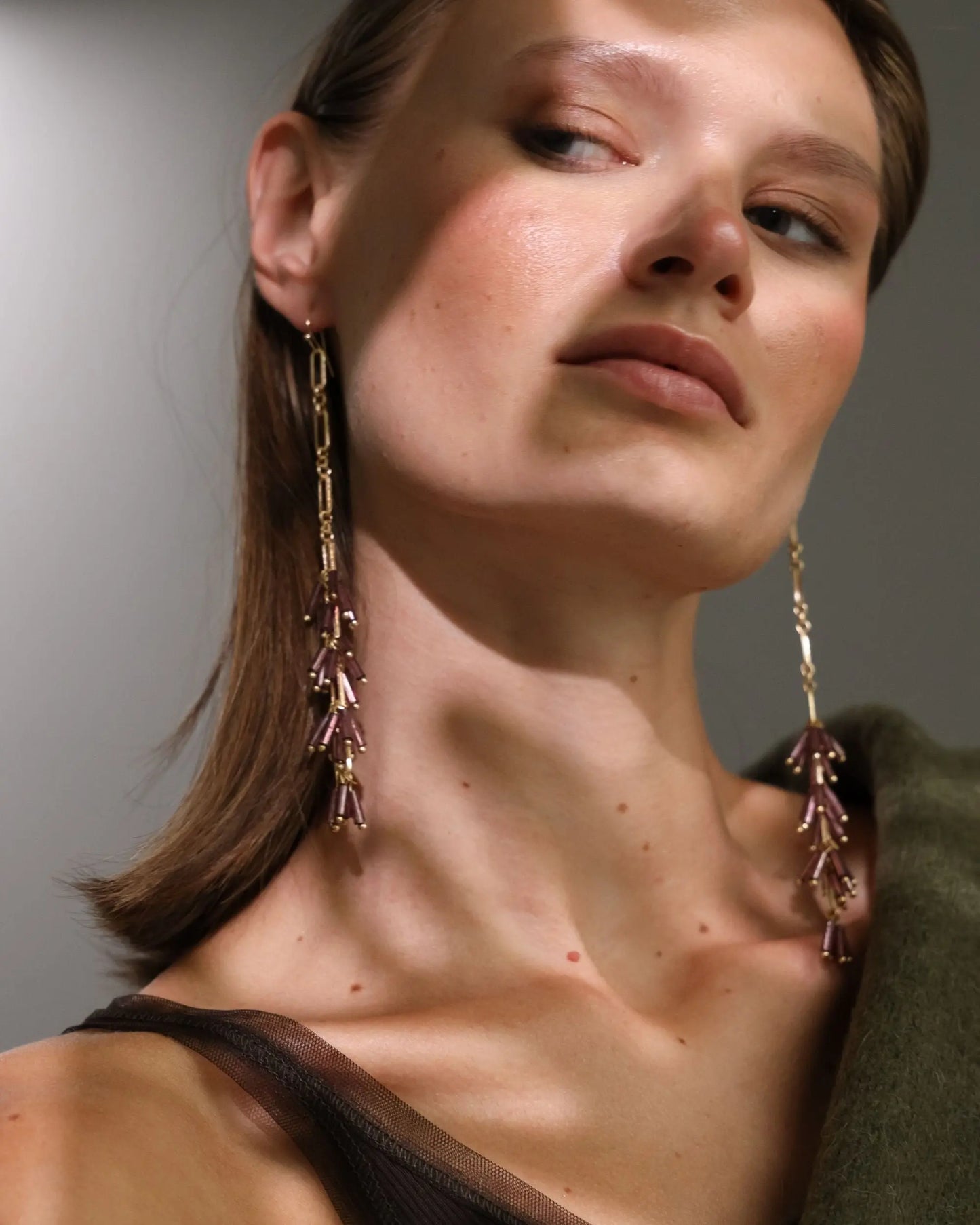 PENDIENTES TIRAS MORADO Bybel