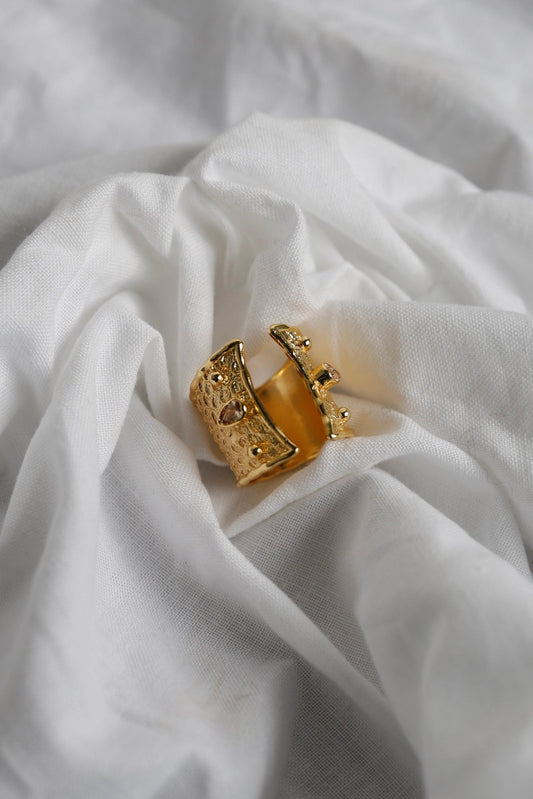 ANILLO ABIERTO FLECHA BEIGE - Bybel - brand