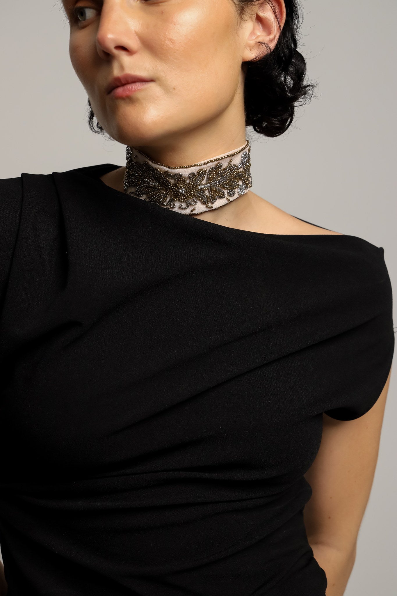 Choker Bordado Rosa Polvo