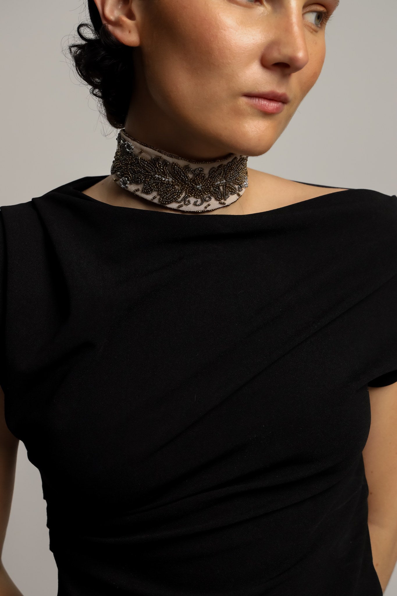 Choker Bordado Rosa Polvo