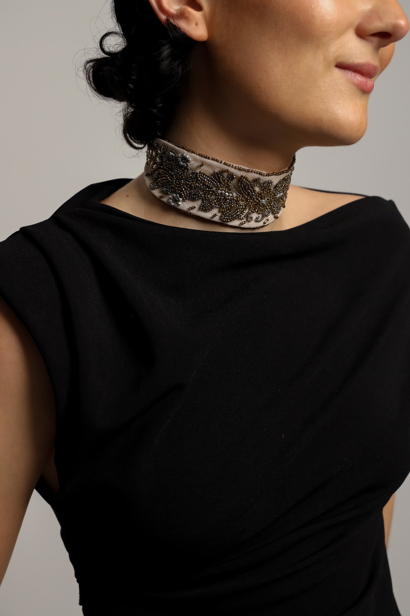 Choker Bordado Rosa Polvo