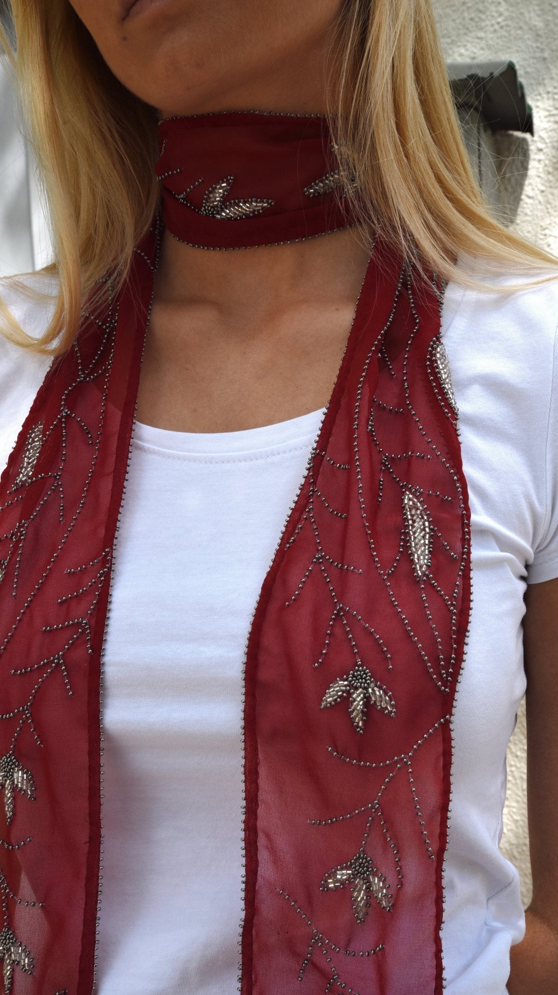 COLLAR BUFANDA BORDADO ROJO - Bybel - brand