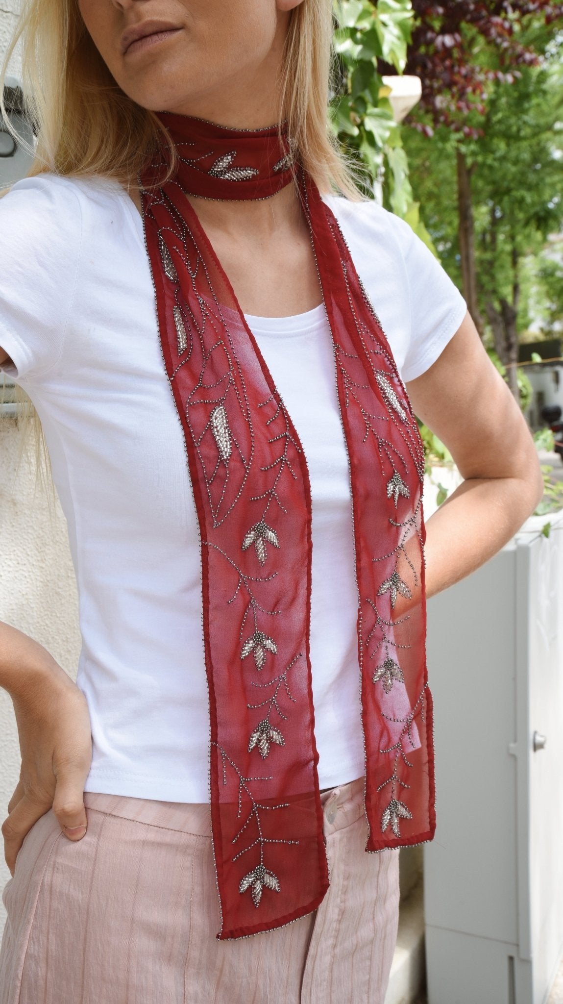 COLLAR BUFANDA BORDADO ROJO - Bybel - brand