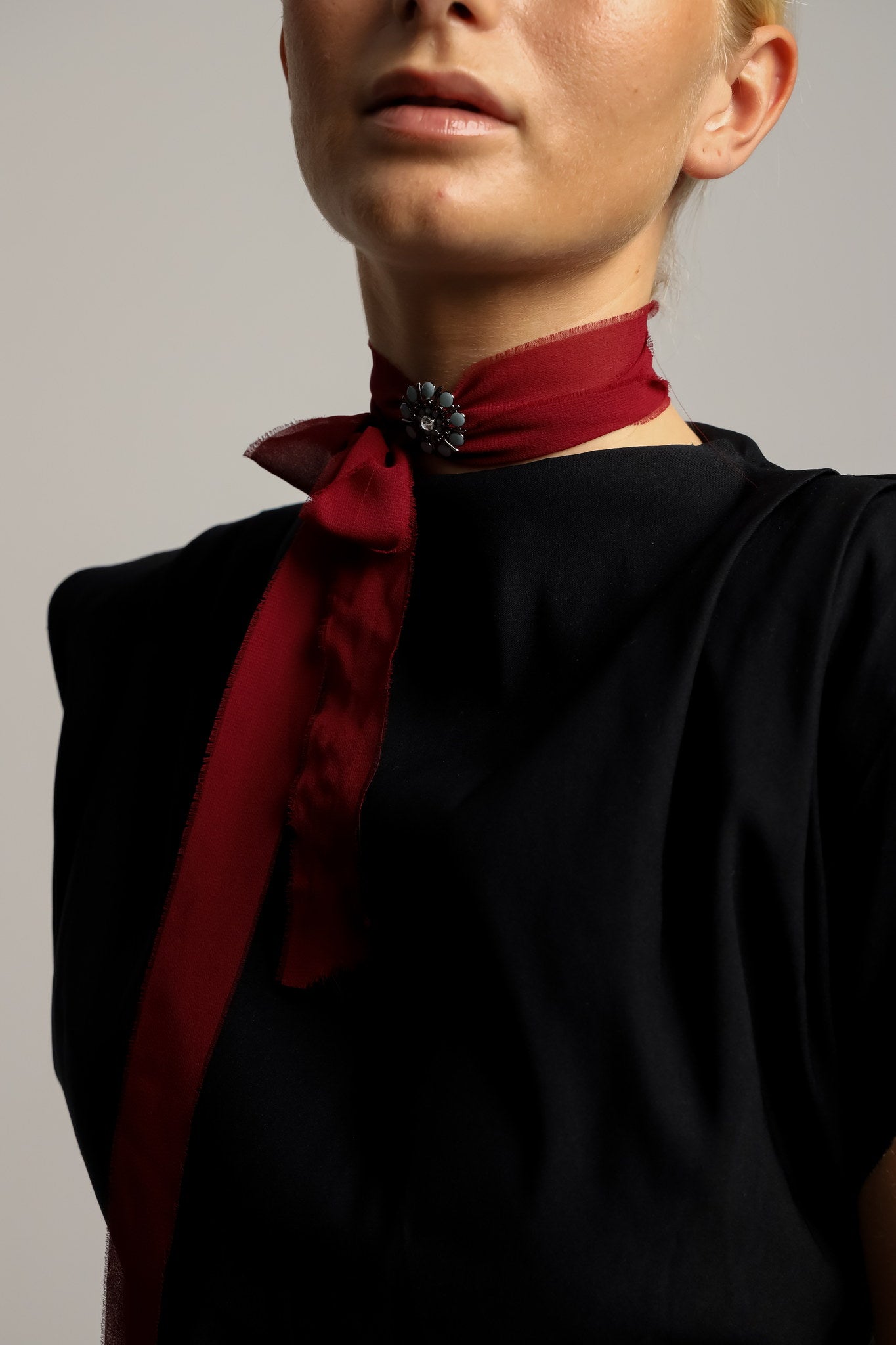Collar Organza Botón Celeste