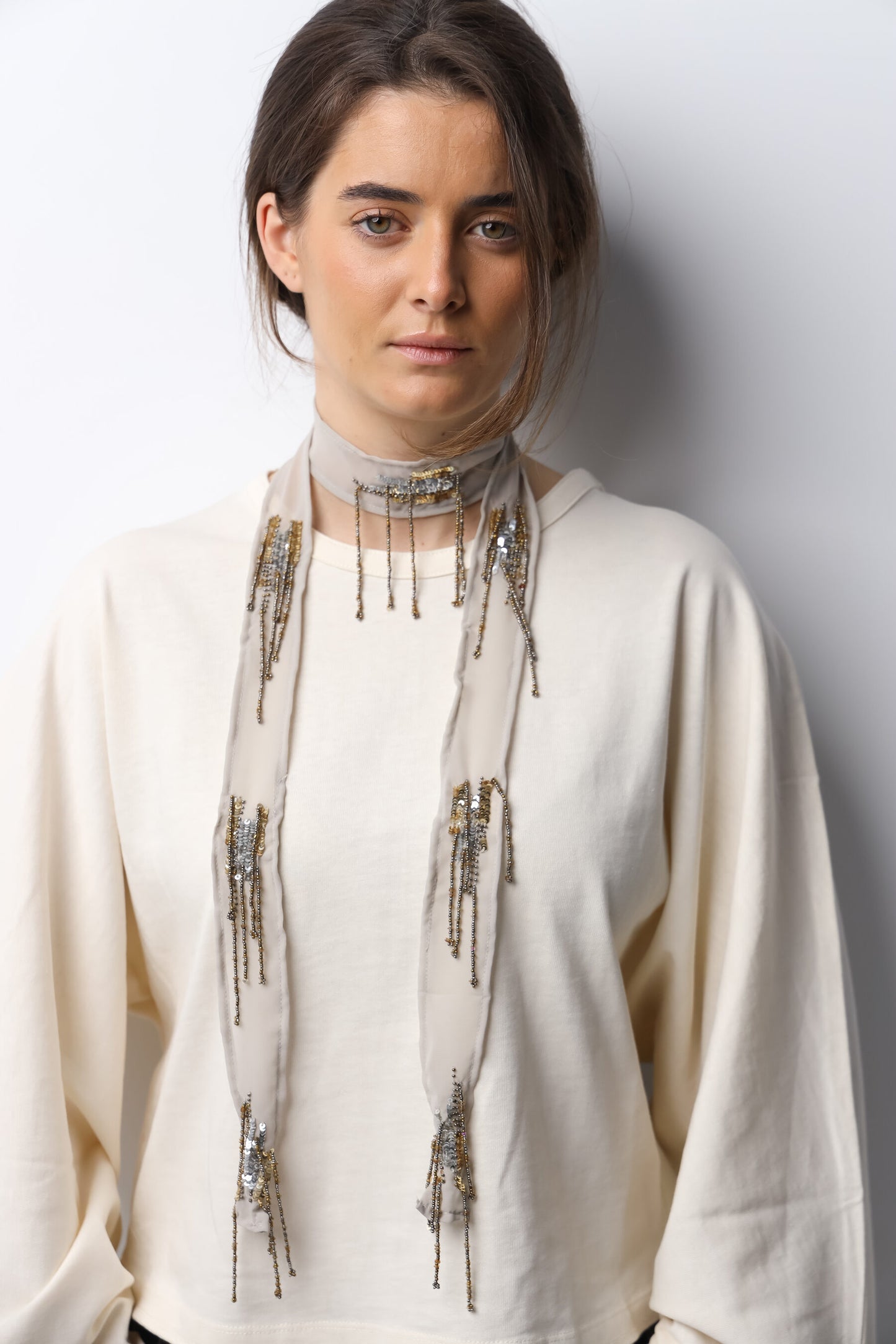 Collar Organza Flecos Gris