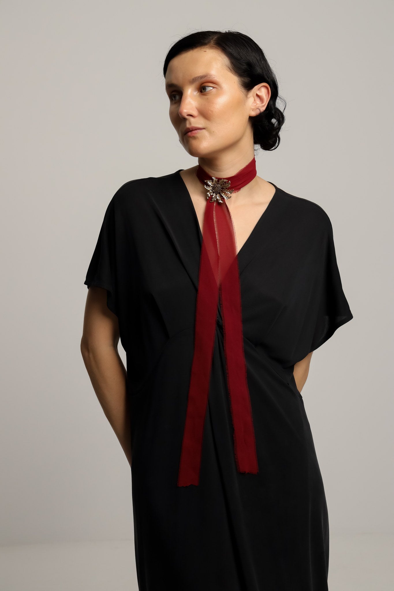 Collar Organza Granate Broche