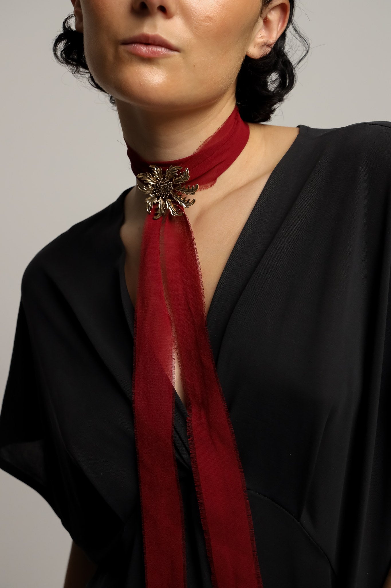 Collar Organza Granate Broche