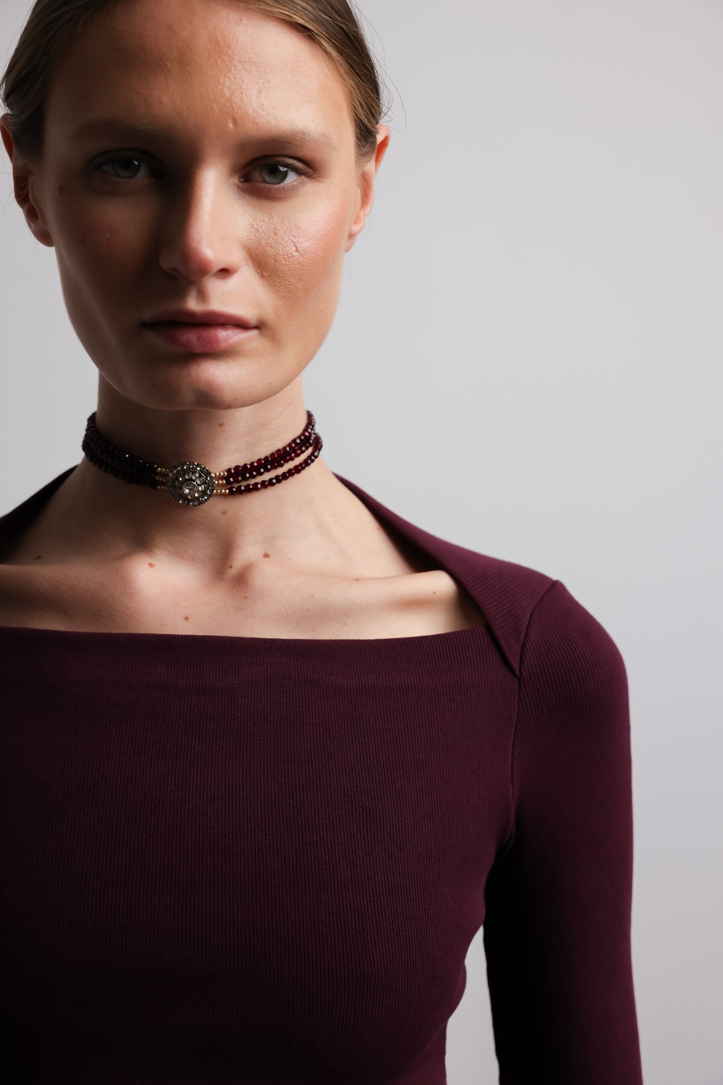 COLLAR ANTIGUO GRANATE I The New Gallery