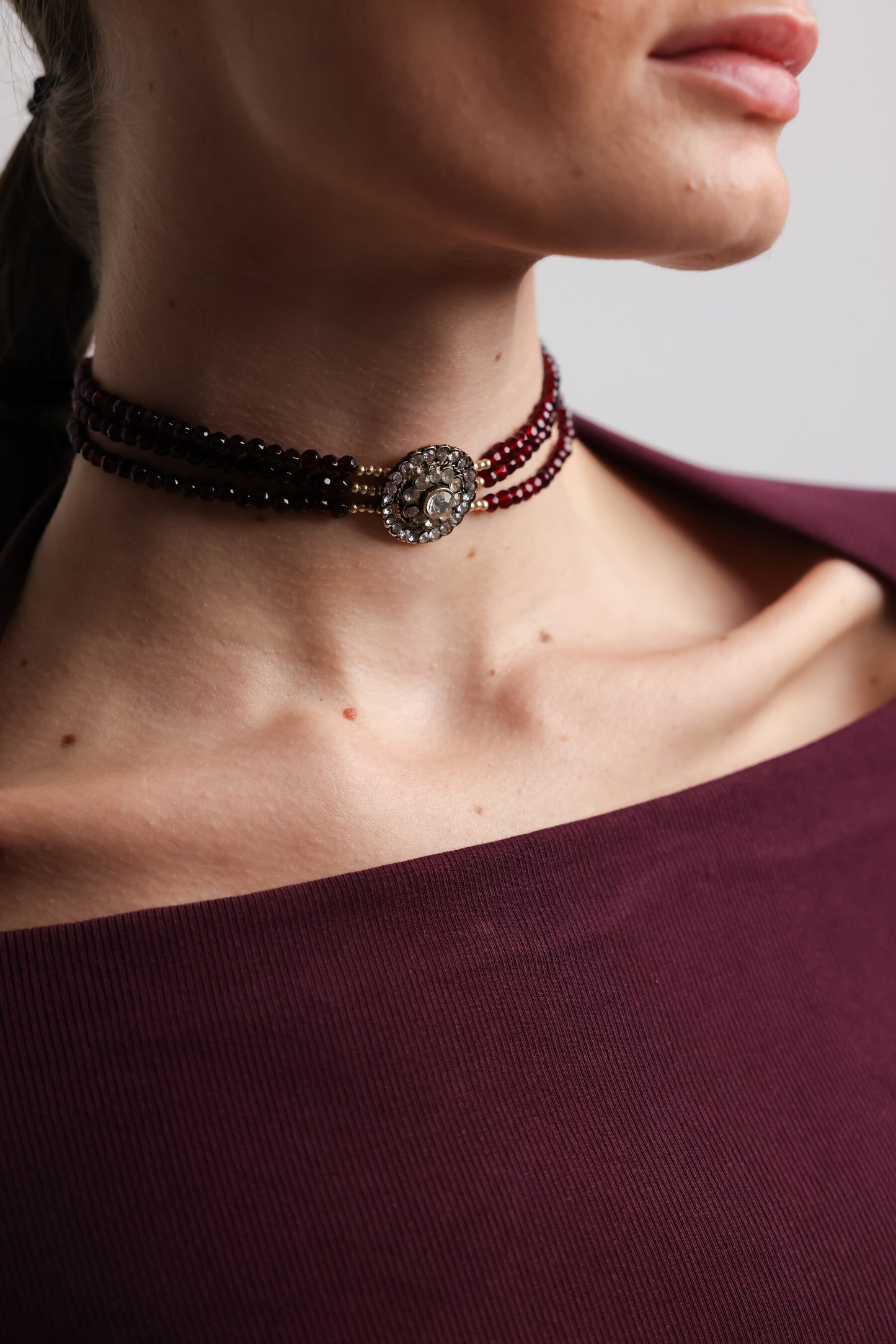 COLLAR ANTIGUO GRANATE I The New Gallery