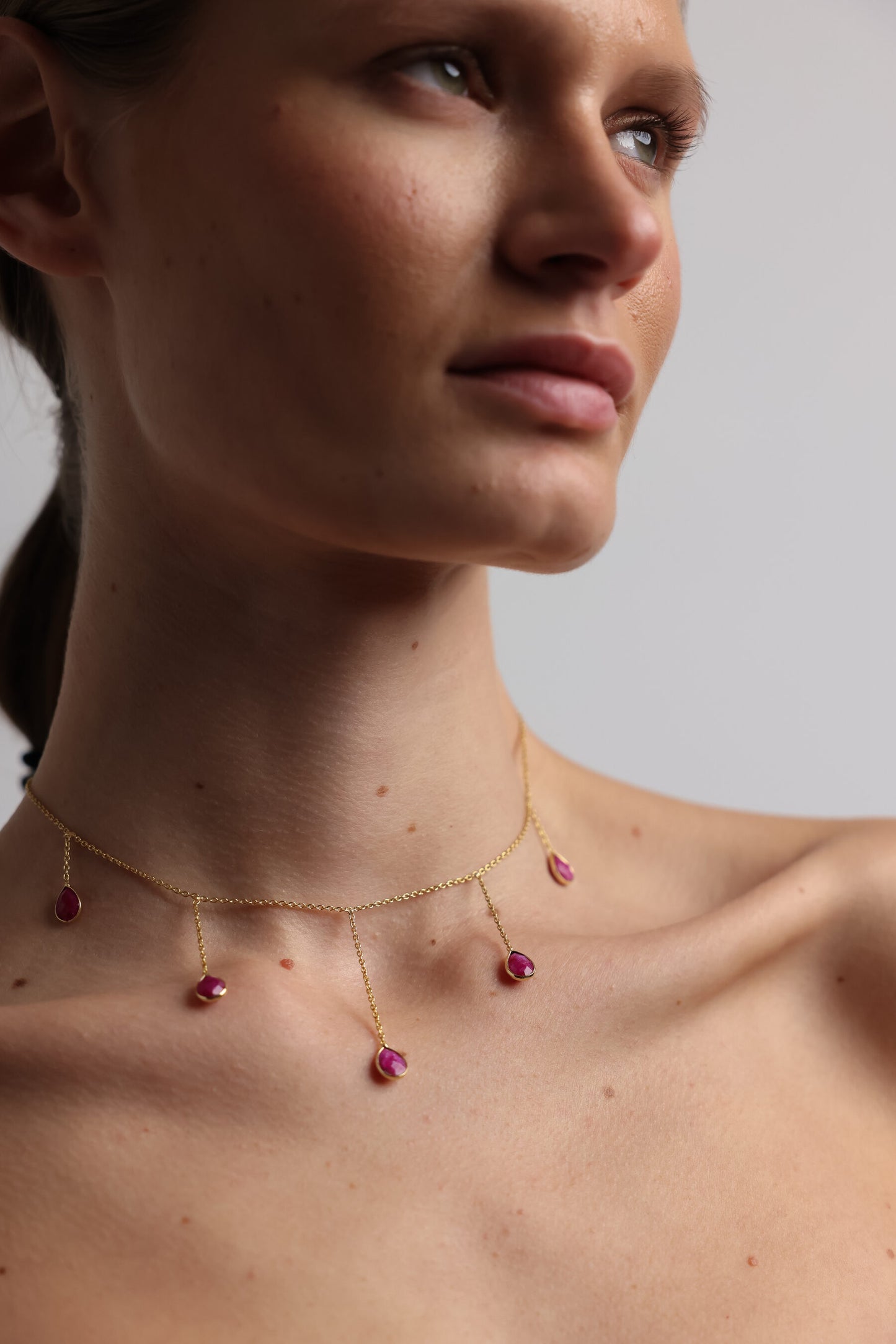 COLLAR LÁGRIMAS FUCSIA I The New Gallery