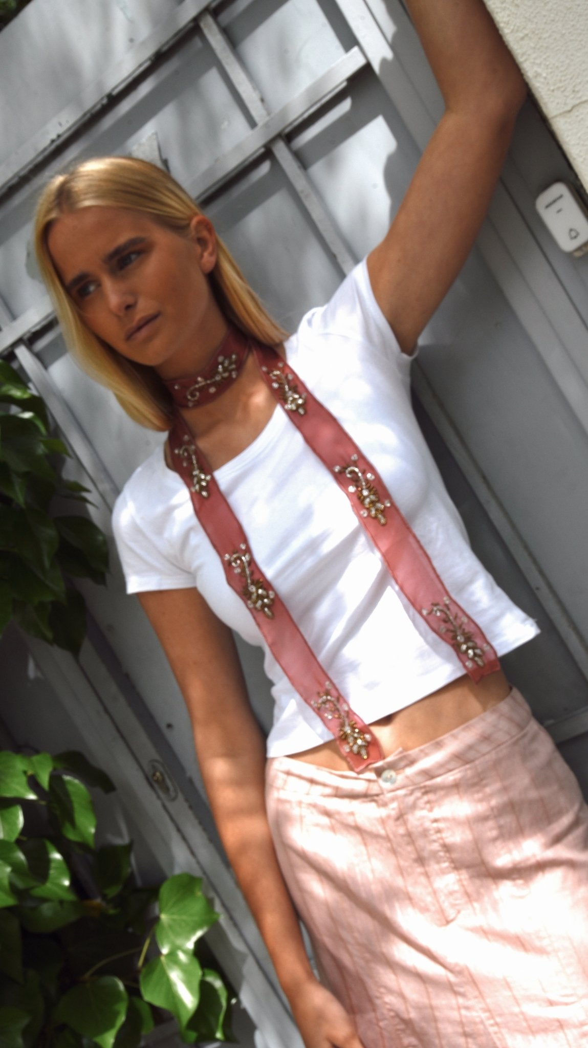 Colllar Organza bordado Rosa - Bybel - brand