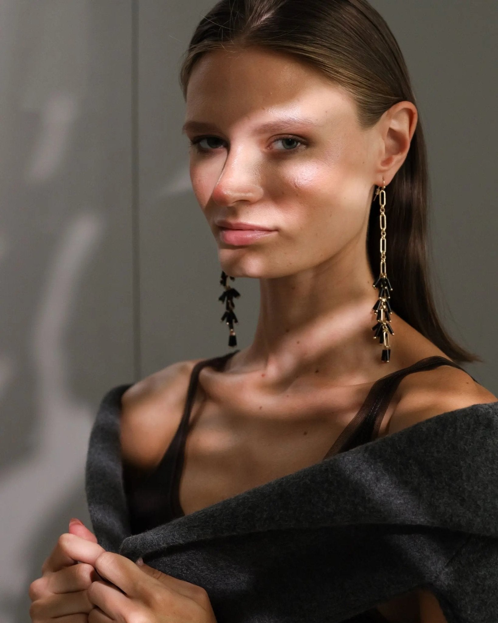 PENDIENTES TIRAS NEGRO - Bybel - brand