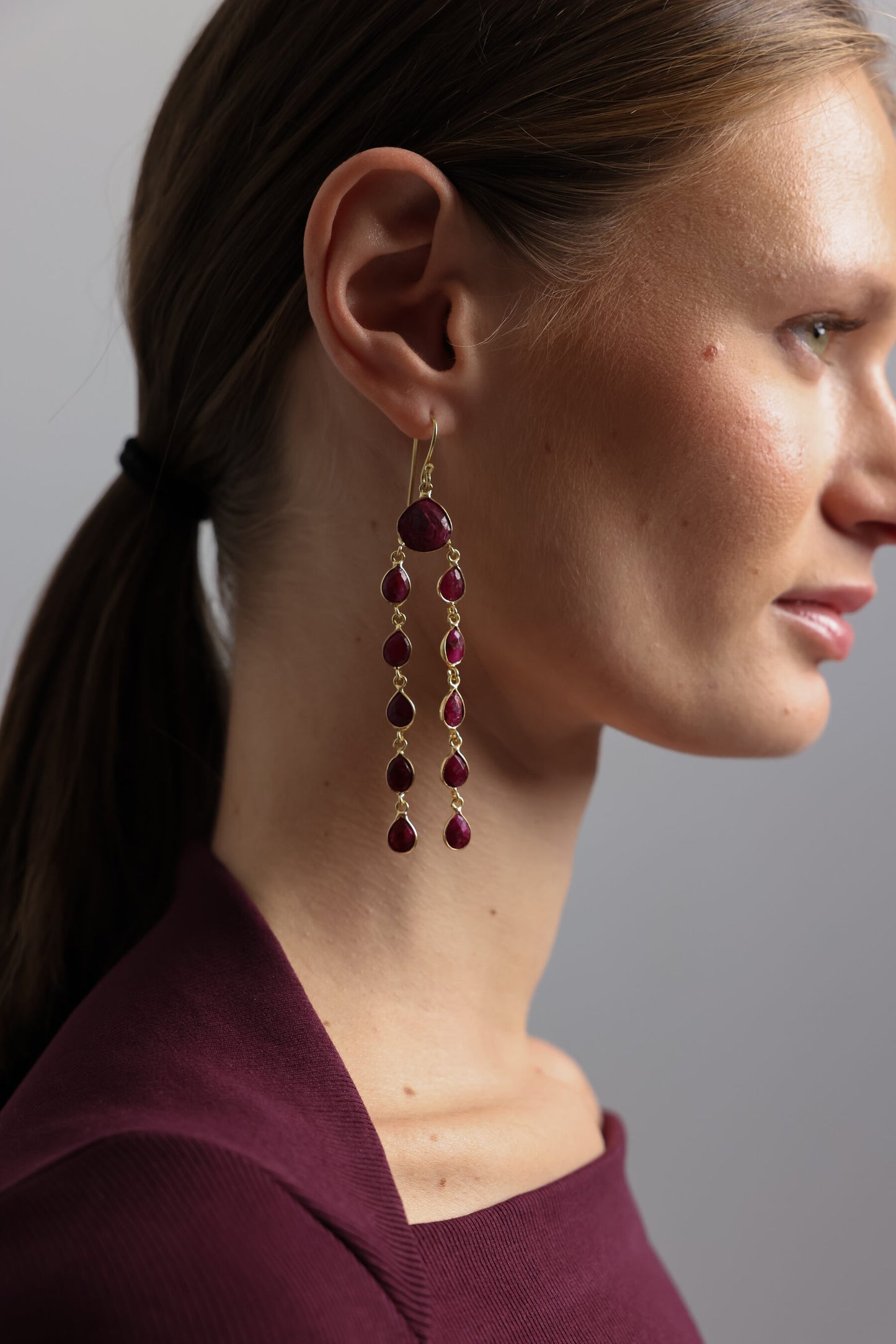 PENDIENTES LÁGRIMAS GRANATES I The New Gallery